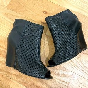 ASH open toe ankle boots/ Black